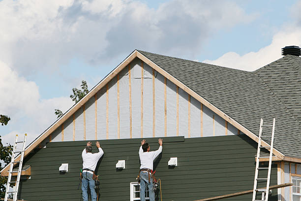Professional Siding Contractor technician working in Garrett, WA